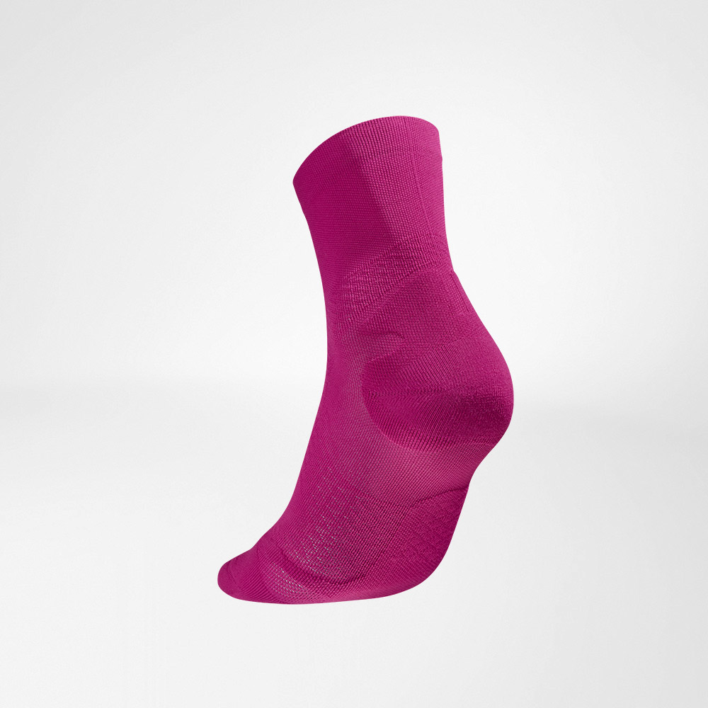 Lateral rear view of the pink medium -length airy knitted running socks