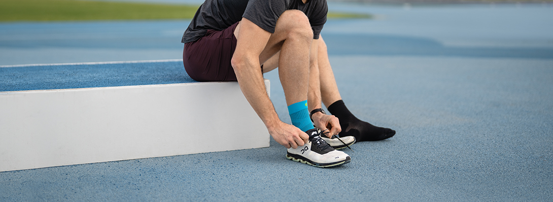 Tighten the runner with compression ankle support while shoes
