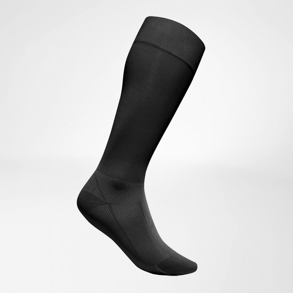 Lateral complete view of sports socks for regeneration