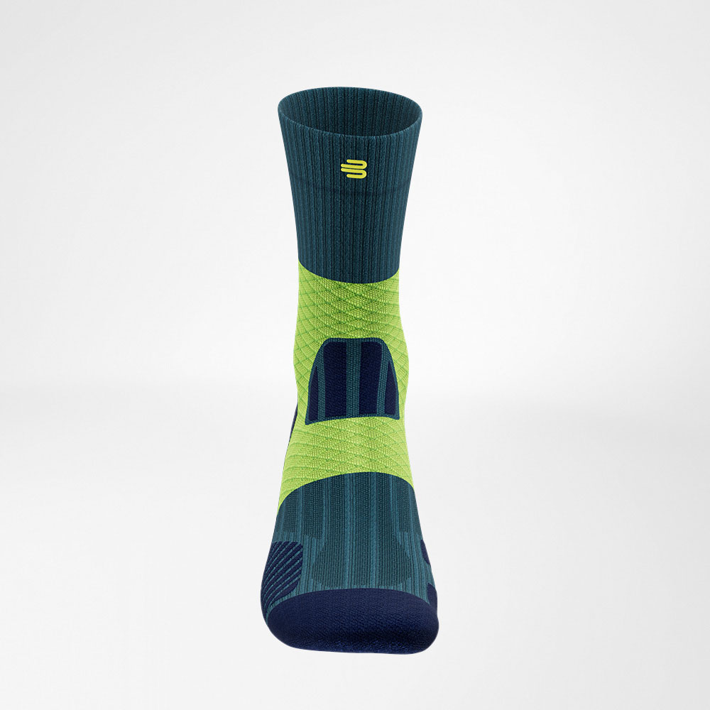 Front overall view of the blue -green medium -length trail run - running socks