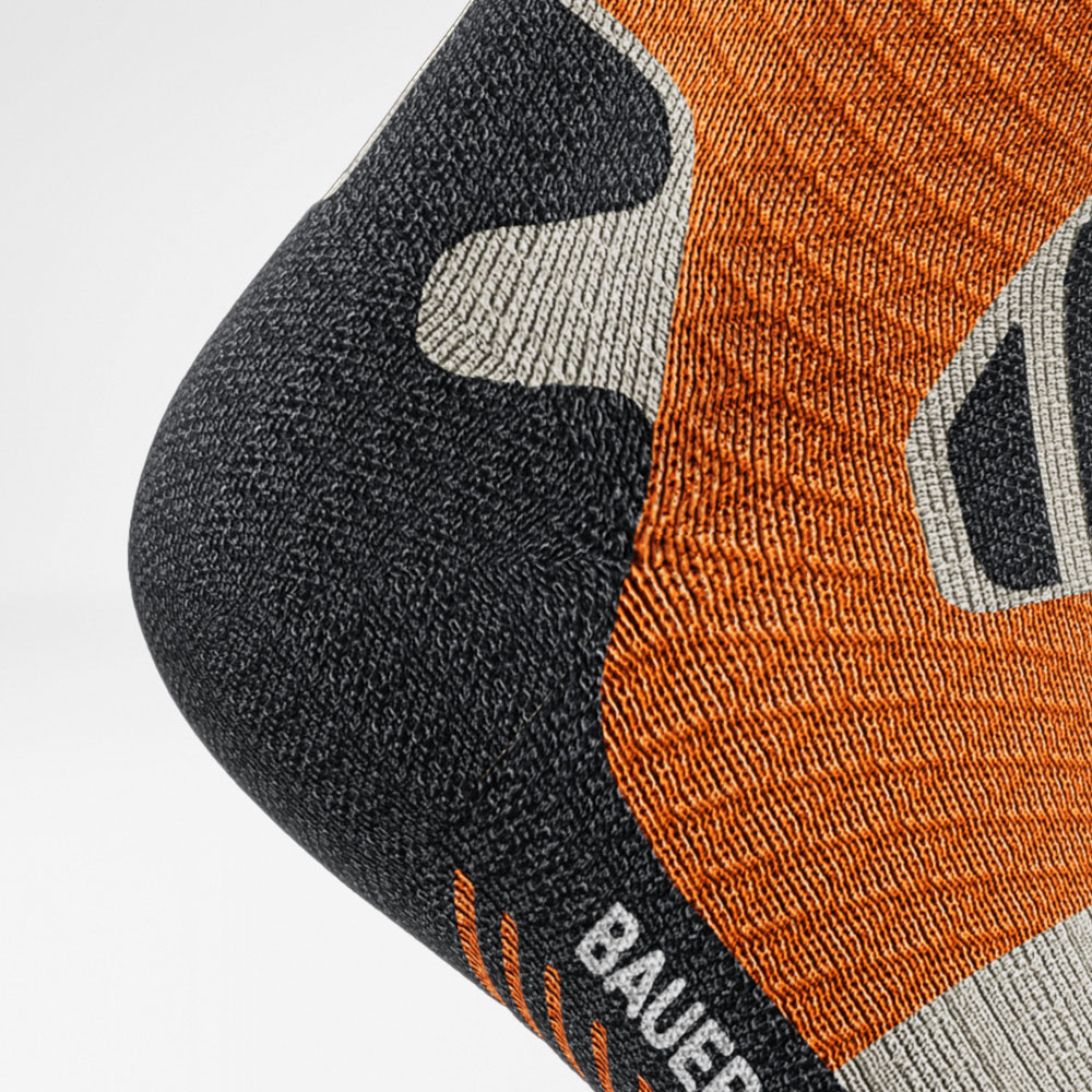 Detailed view heel of the gray -orange trail run - running socks