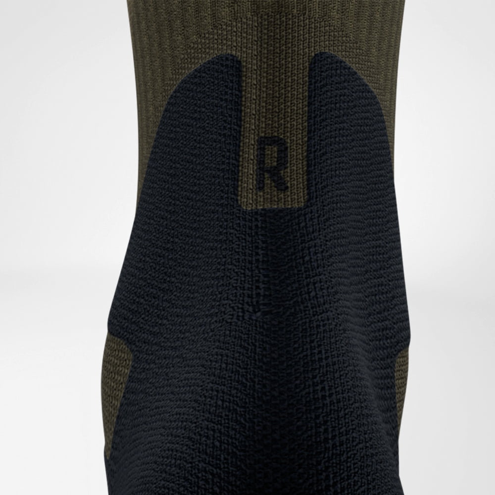 Detailed view of the Achilles marriage area of ​​the merino hiking socks in dark green