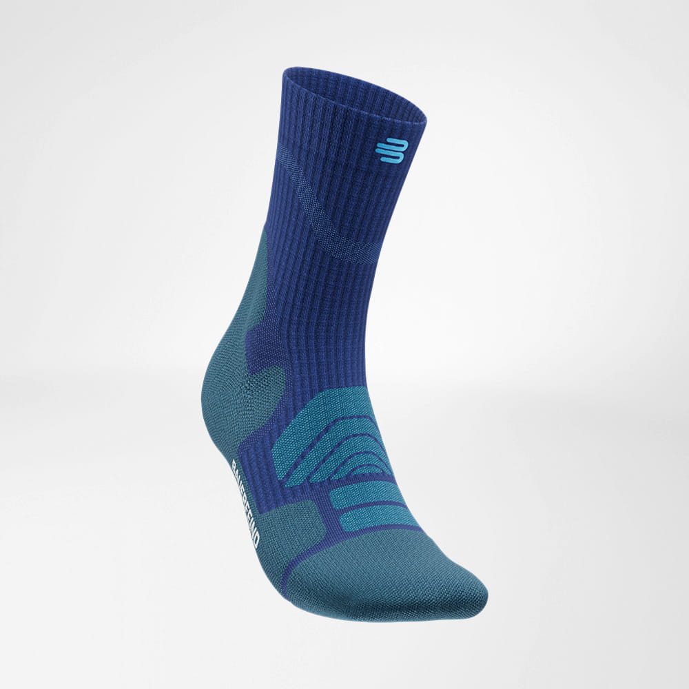 Lateral front view of the dark blue medium of Merino - hiking socks