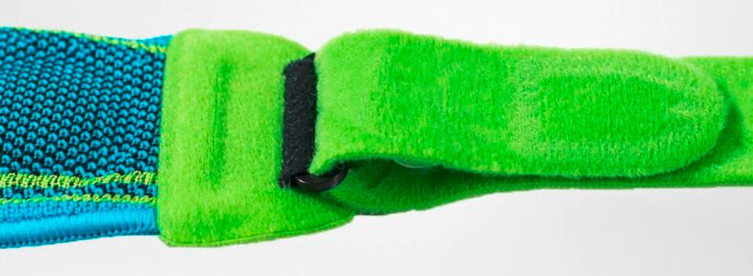 Detailed view of the closure of Sports Knee Strap