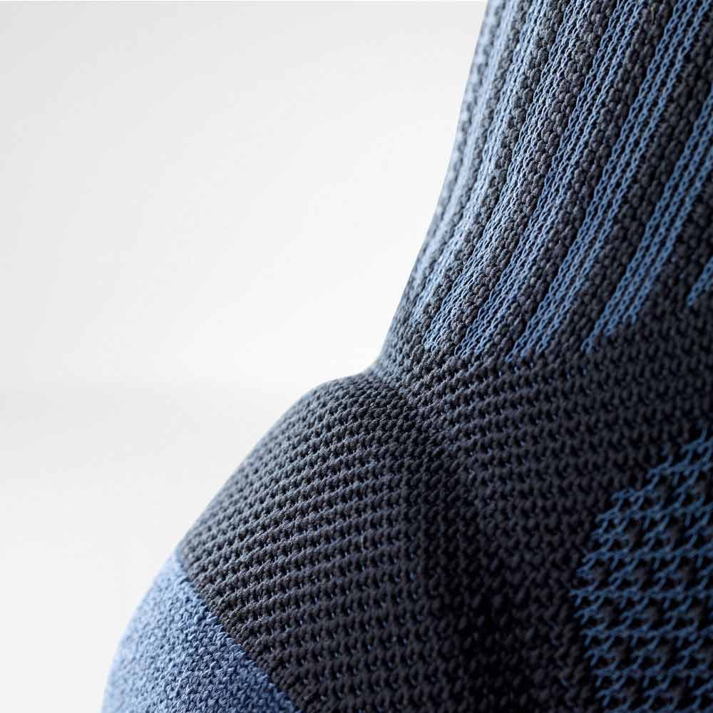 Detailed view Sport Knee Support Dirk Nowitzki Edition - Upper area of ​​the Pelotte and knitted