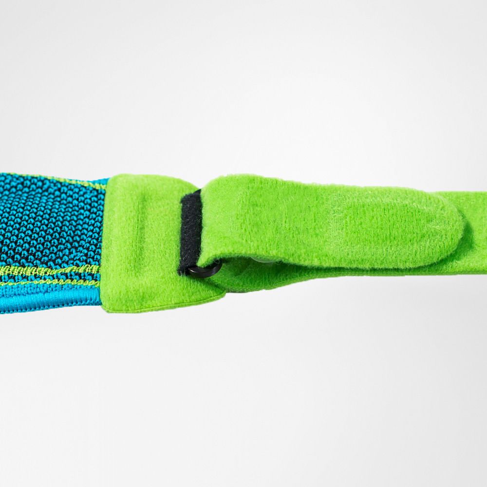 Detailed view of the closure of Sports Knee Strap