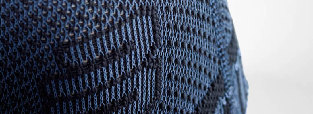Detailed view from the knitted logo of the Knee support for Sport Dirk Nowitzki Edition