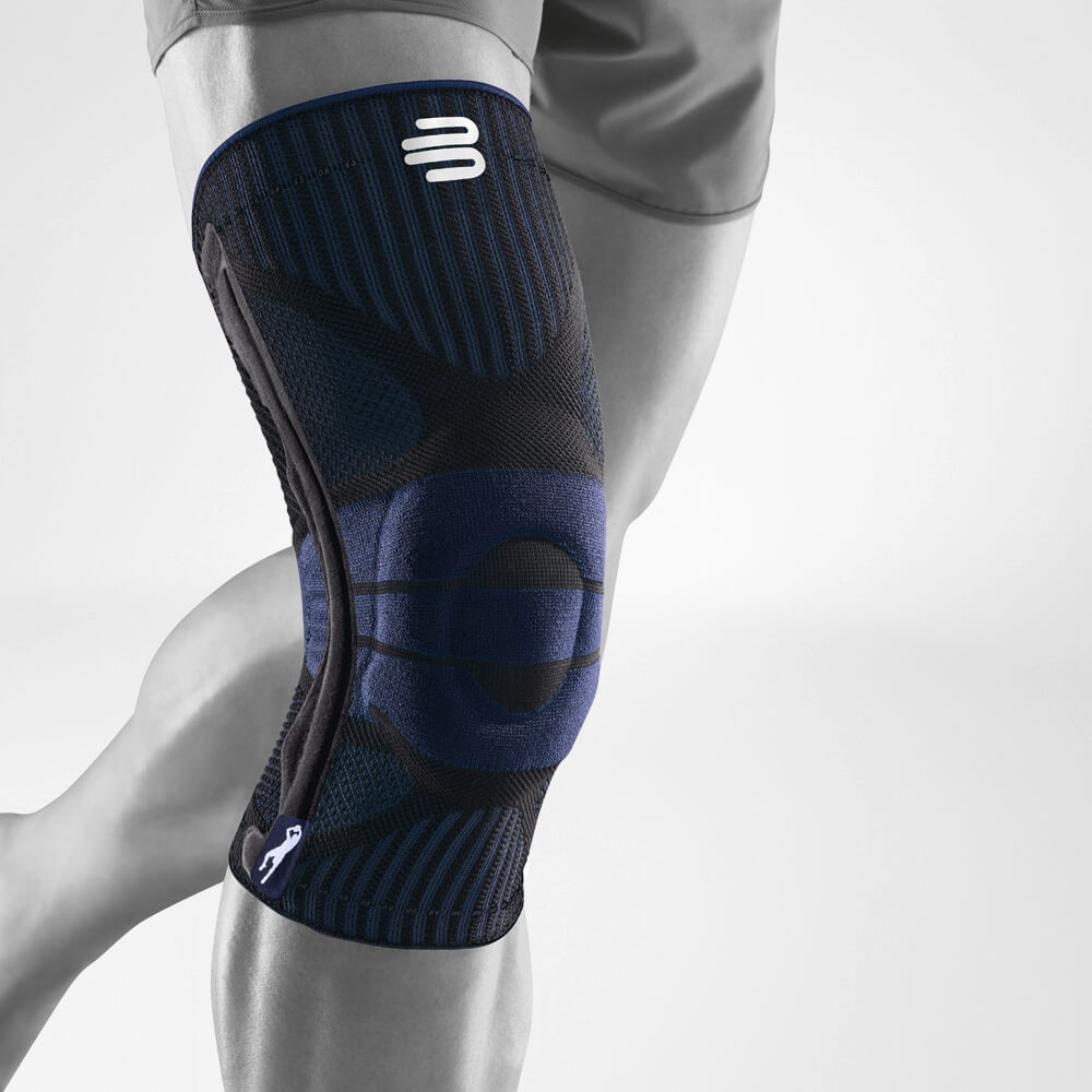 Complete view of the black knee band for Sport Dirk Nowitzki Edition on the stylized gray leg