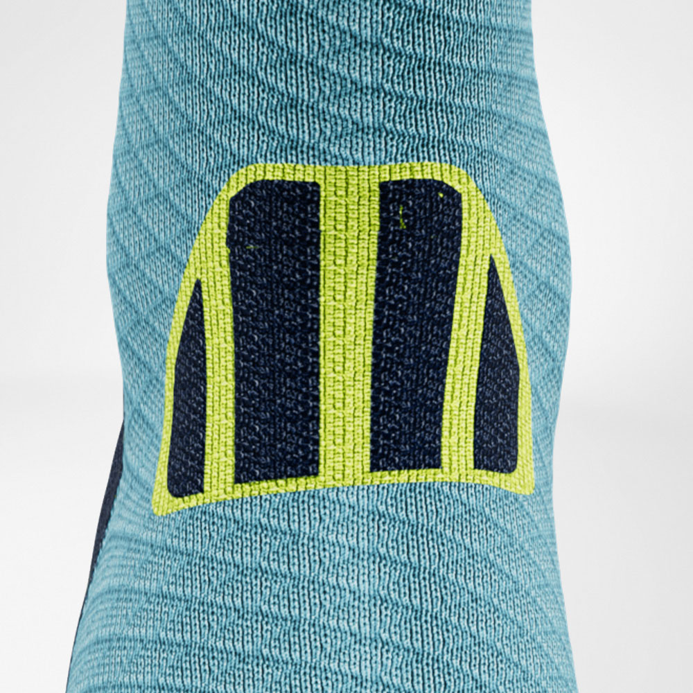 Detailing Comfort Zone of the blue and yellow medium -length trail run - running socks
